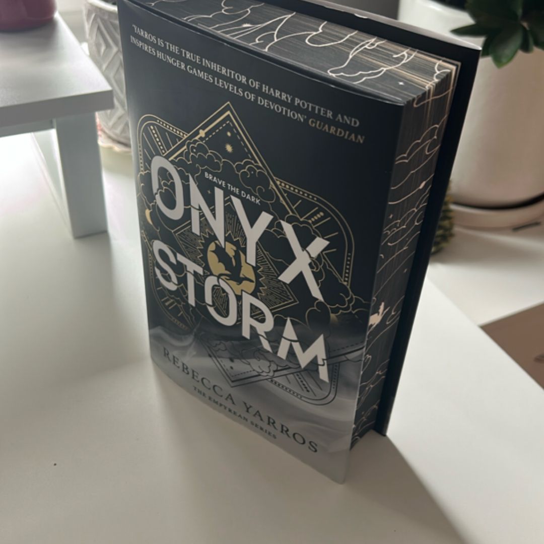 Onyx Storm (Waterstones Exclusive Edition)
