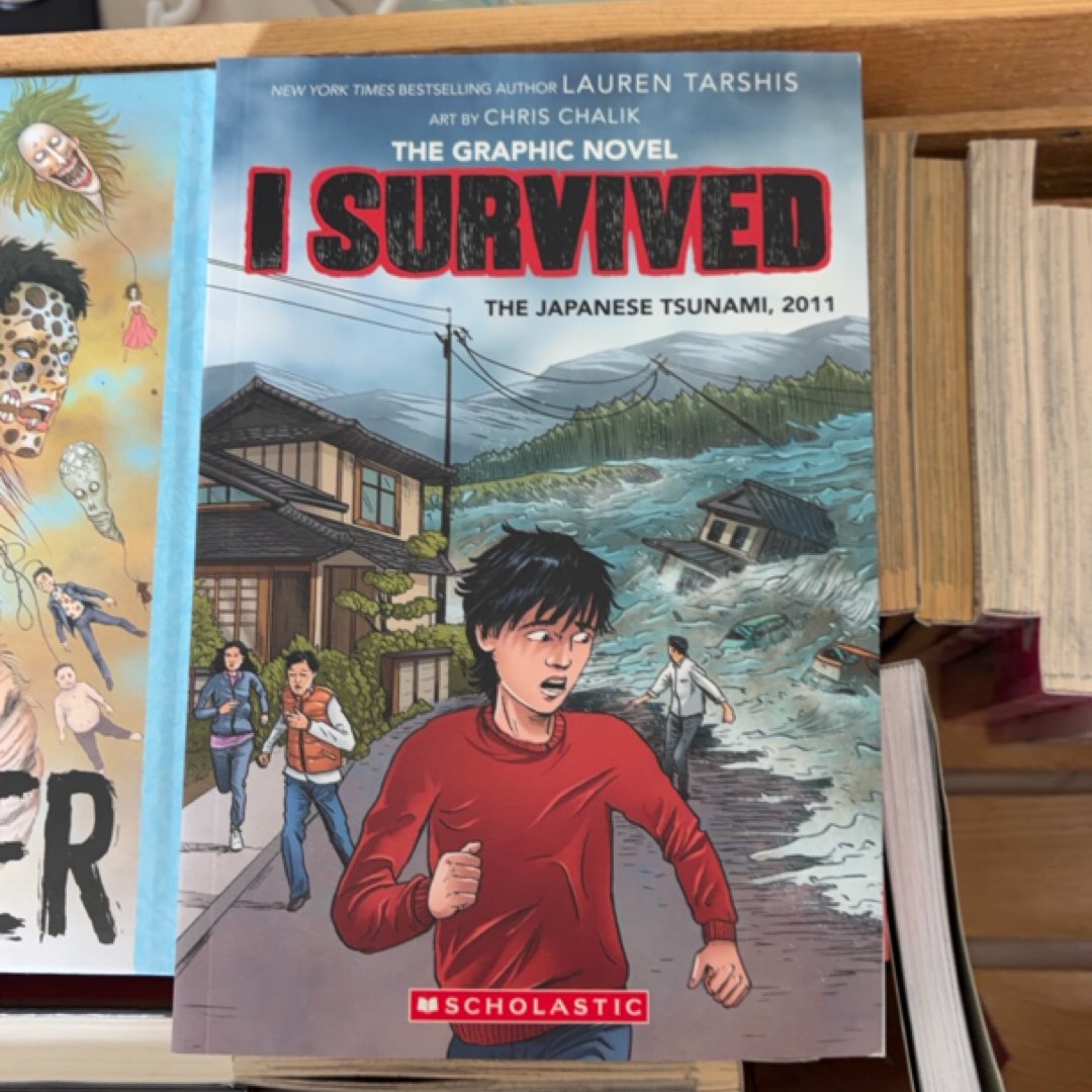 I Survived the Japanese Tsunami, 2011 (I Survived Graphic Novel #12)