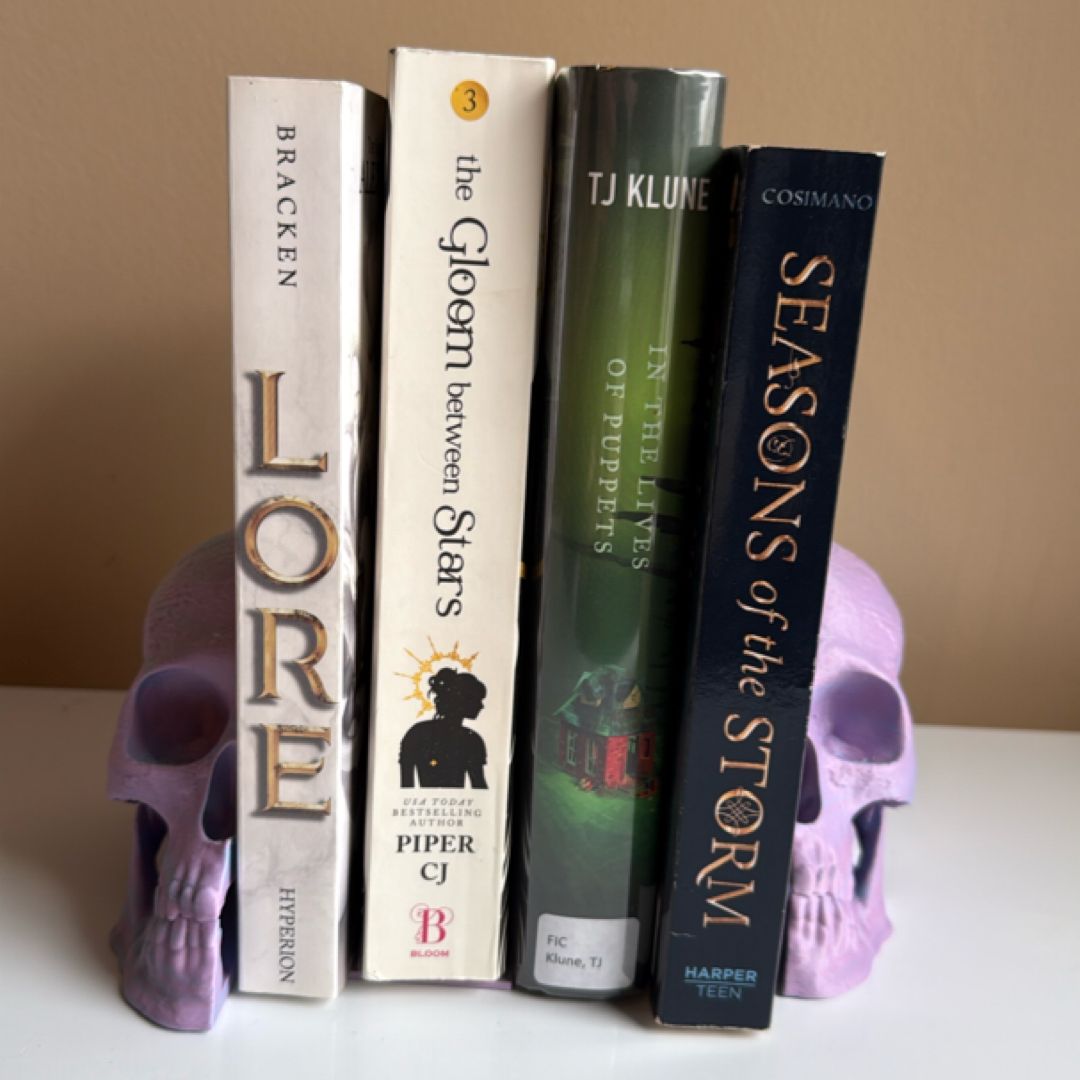 The Gloom Between Stars