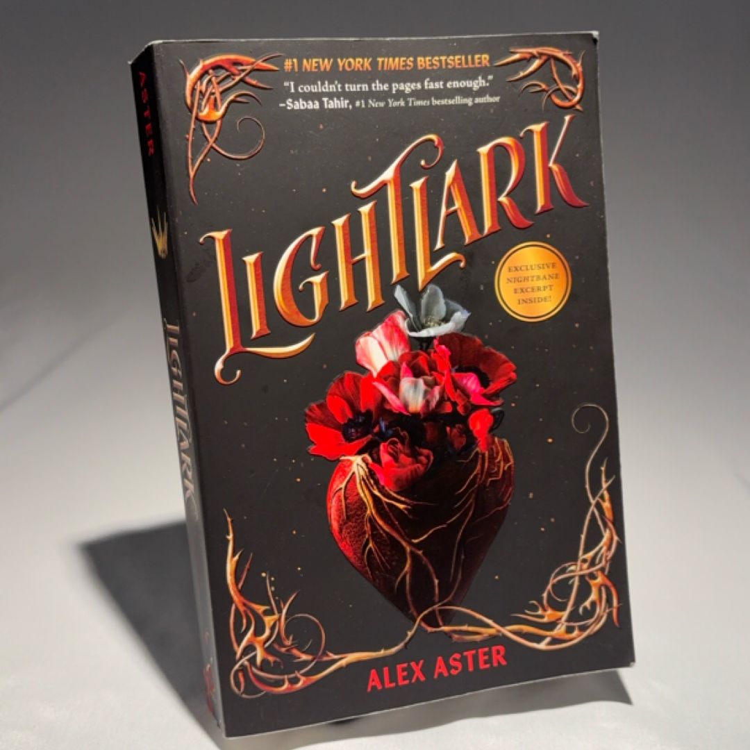 Lightlark (the Lightlark Saga Book 1)