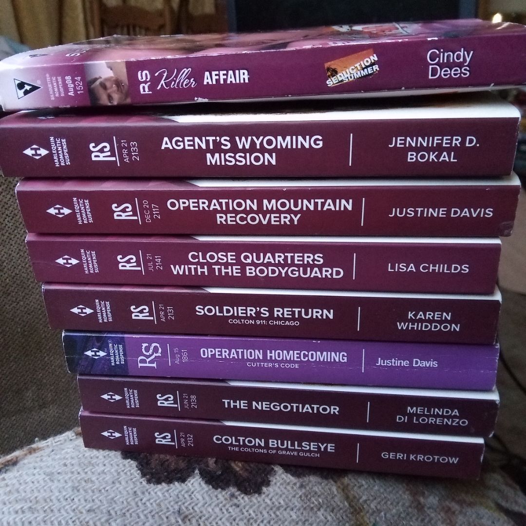 Lot of 8 harlequin romantic suspense novels 