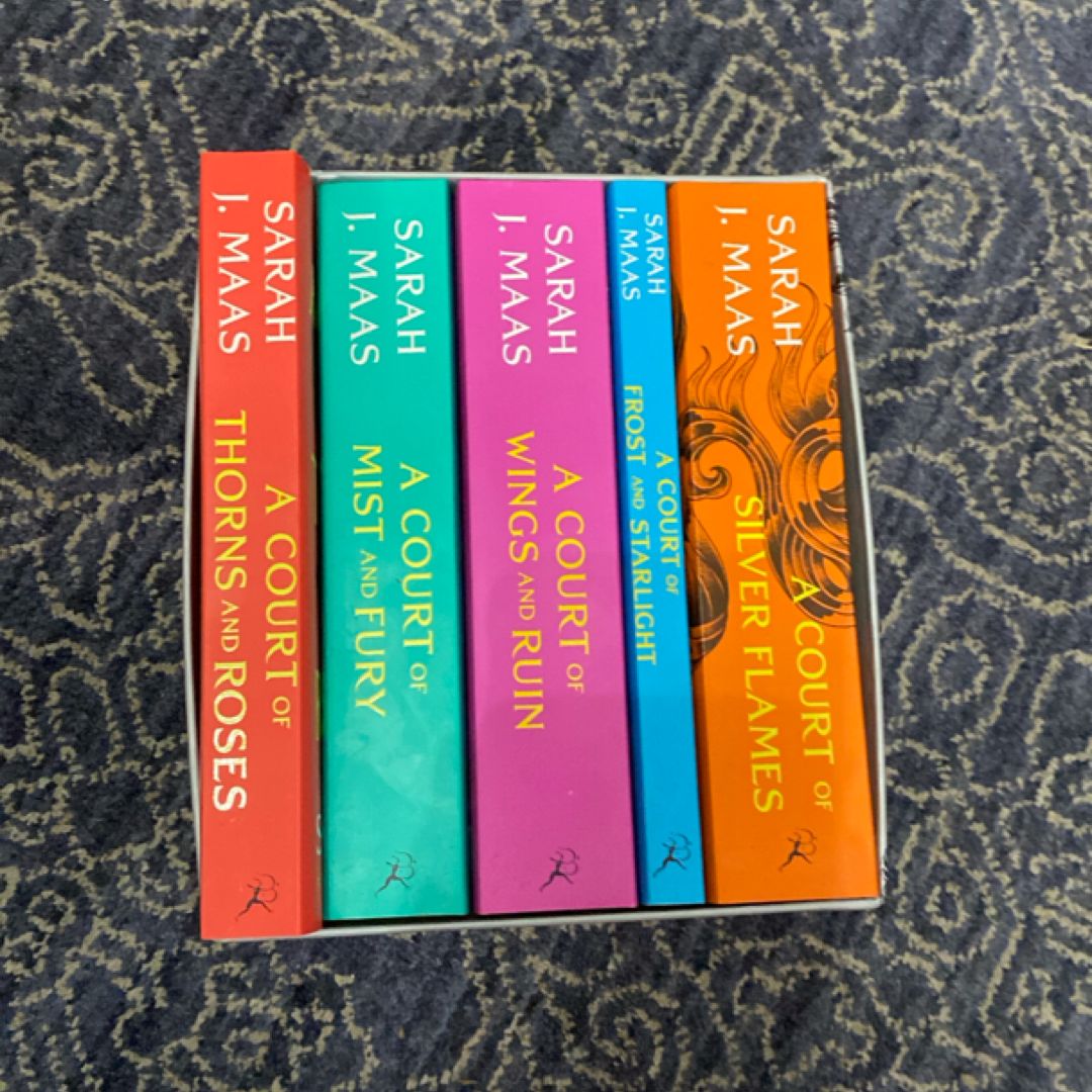 A Court of Thorns and Roses Paperback Box Set (5 Books)