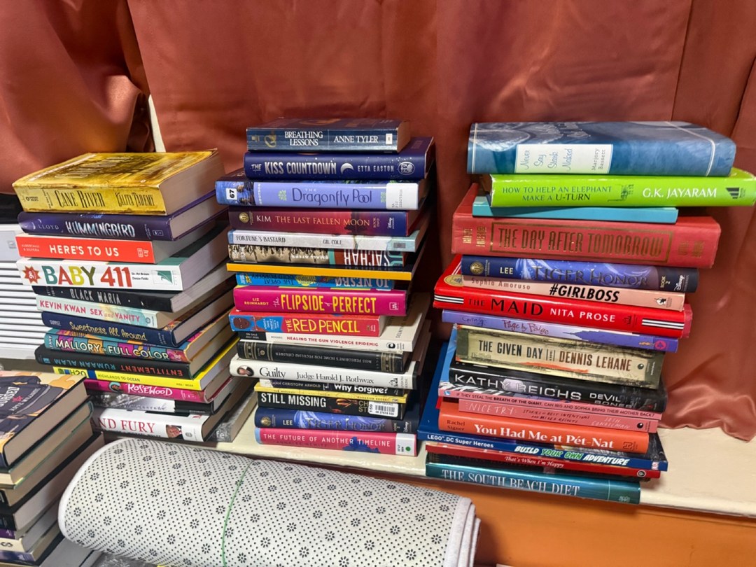 YOU CHOOSE !! 20 Books for 24$ 
