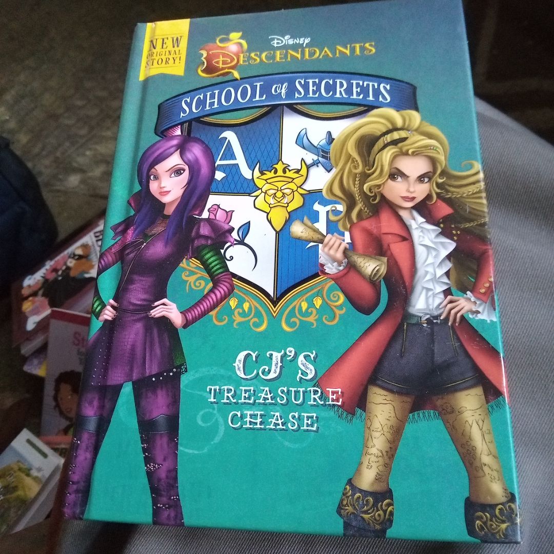 School of Secrets: CJ's Treasure Chase (Disney Descendants) (Scholastic Special Market Edition)
