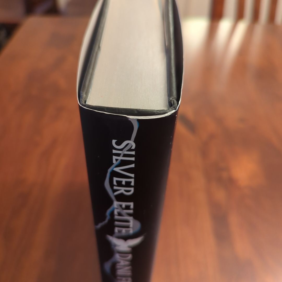 **TARGET EXCLUSIVE** Silver Elite