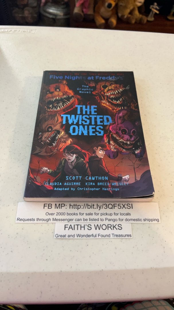 The Twisted Ones (Five Nights at Freddy's Graphic Novel #2)