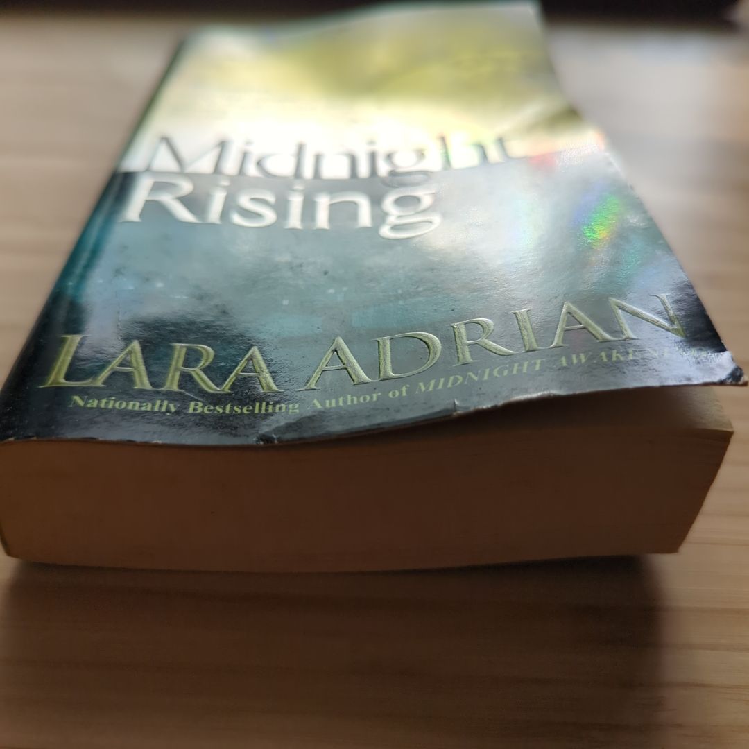 Midnight Rising by Lara Adrian