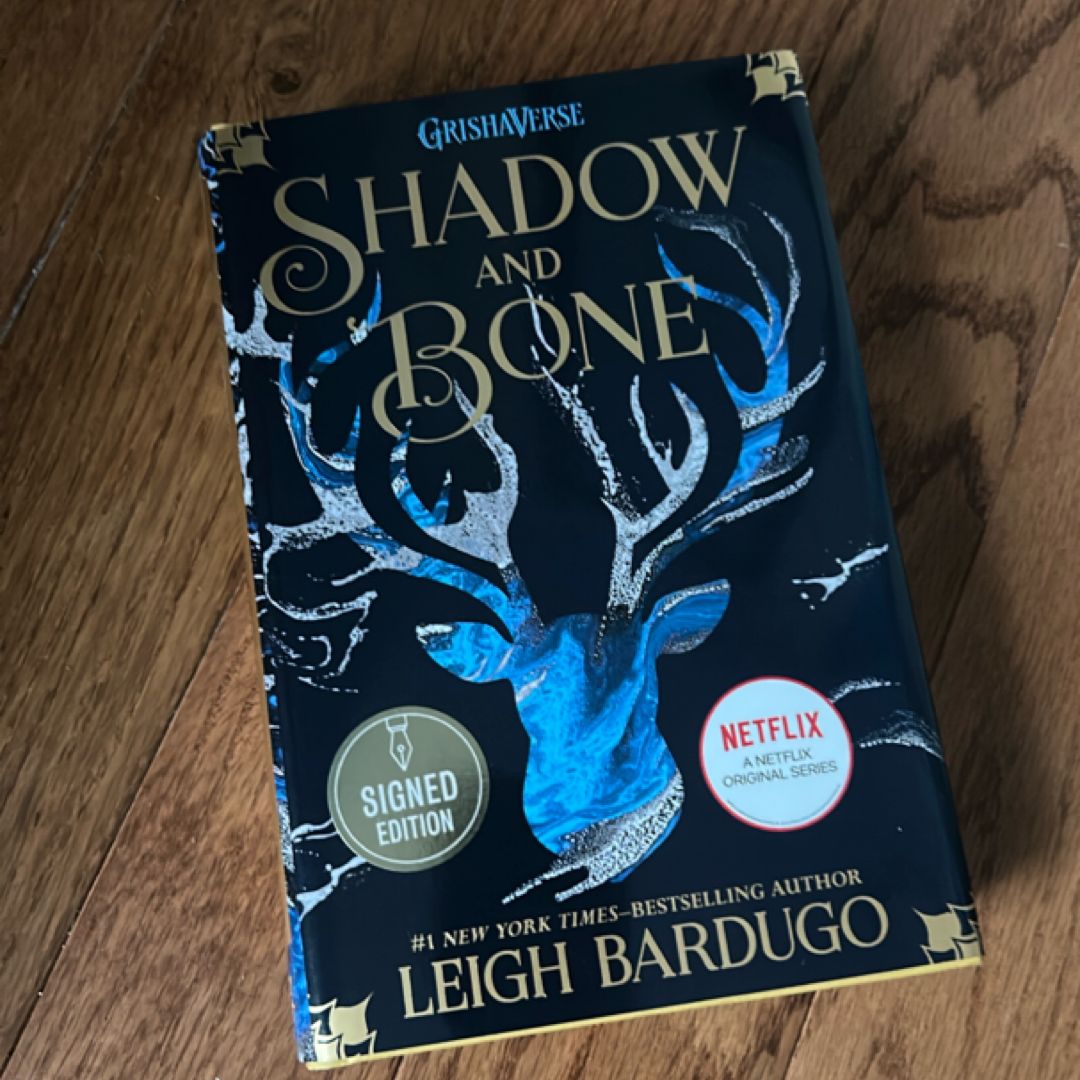Shadow And Bone (the Shadow And Bone Trilogy, Book 1)
