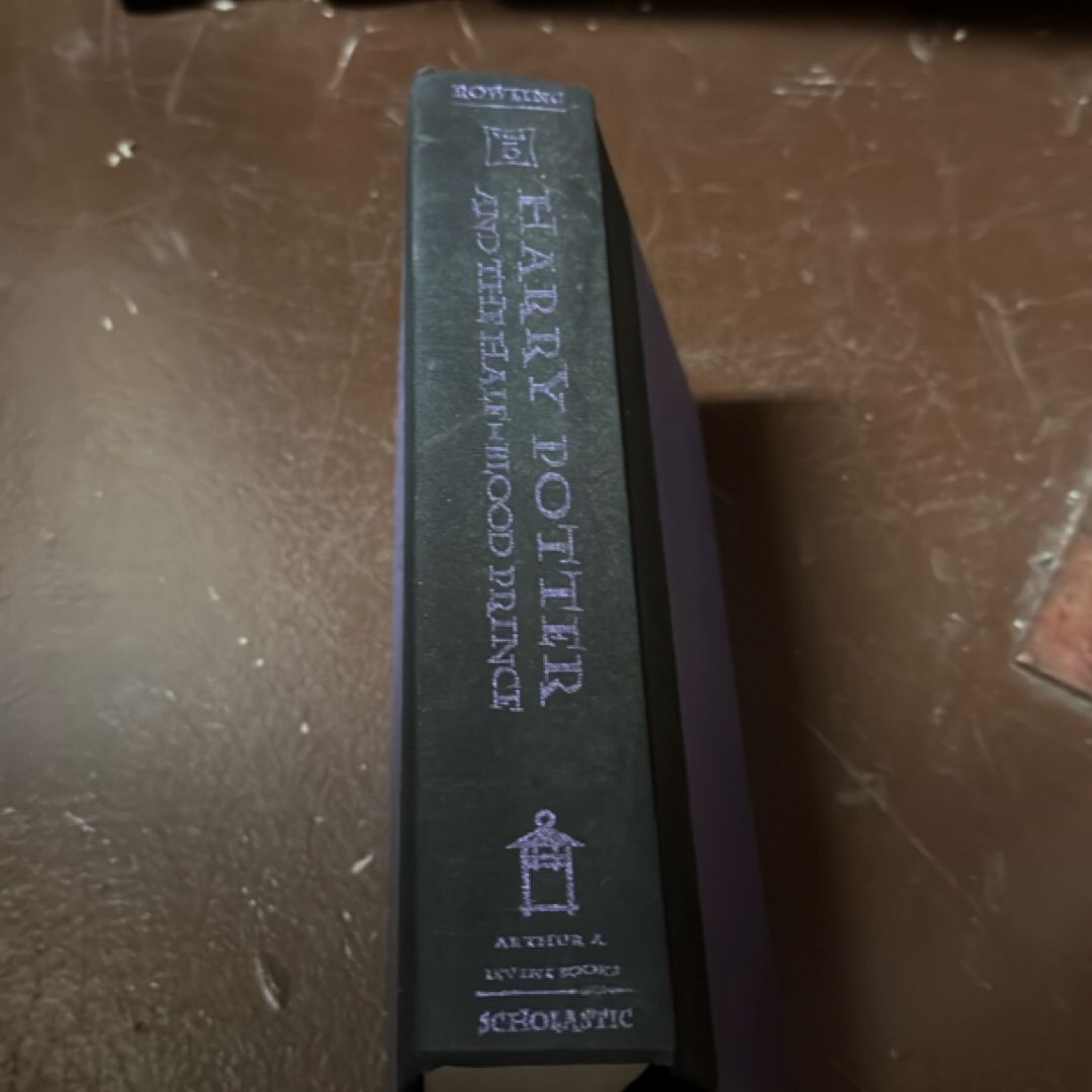 Harry Potter and the Half-Blood Prince (Harry Potter, Book 6)