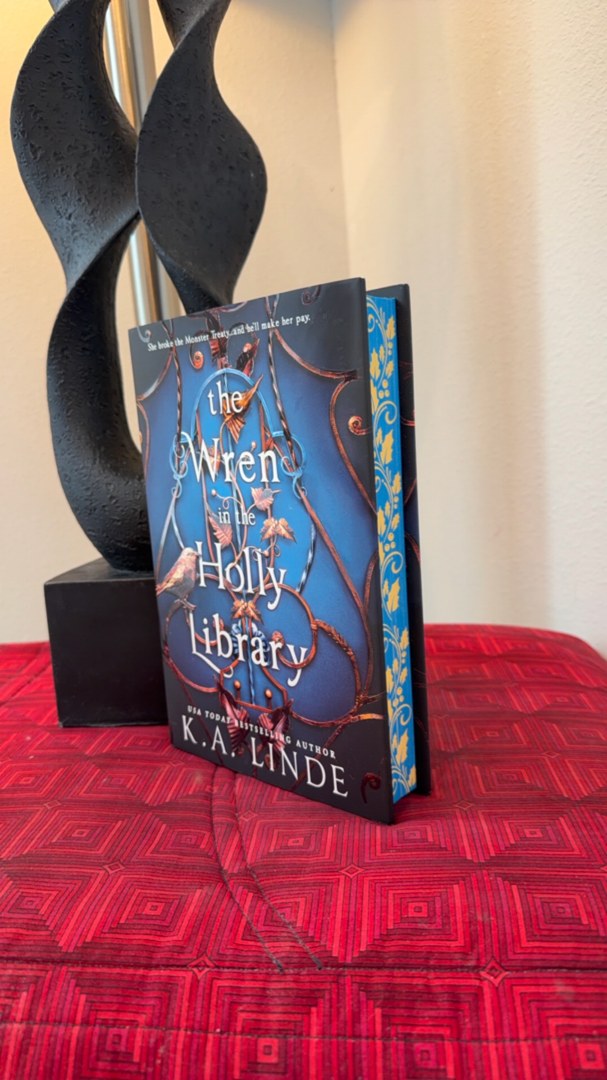 The Wren in the Holly Library (Deluxe Limited Edition)