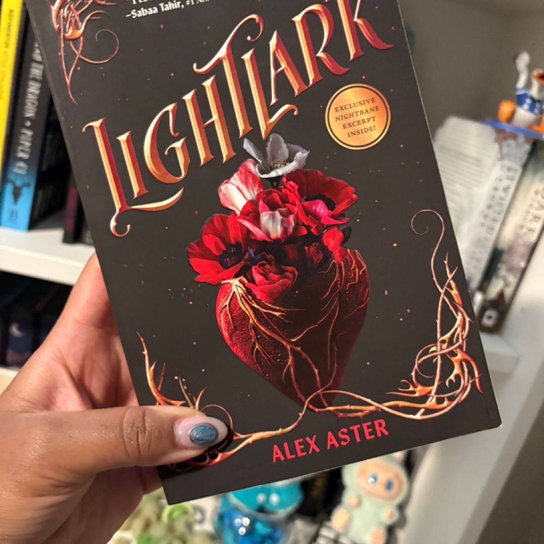 Lightlark (the Lightlark Saga Book 1)
