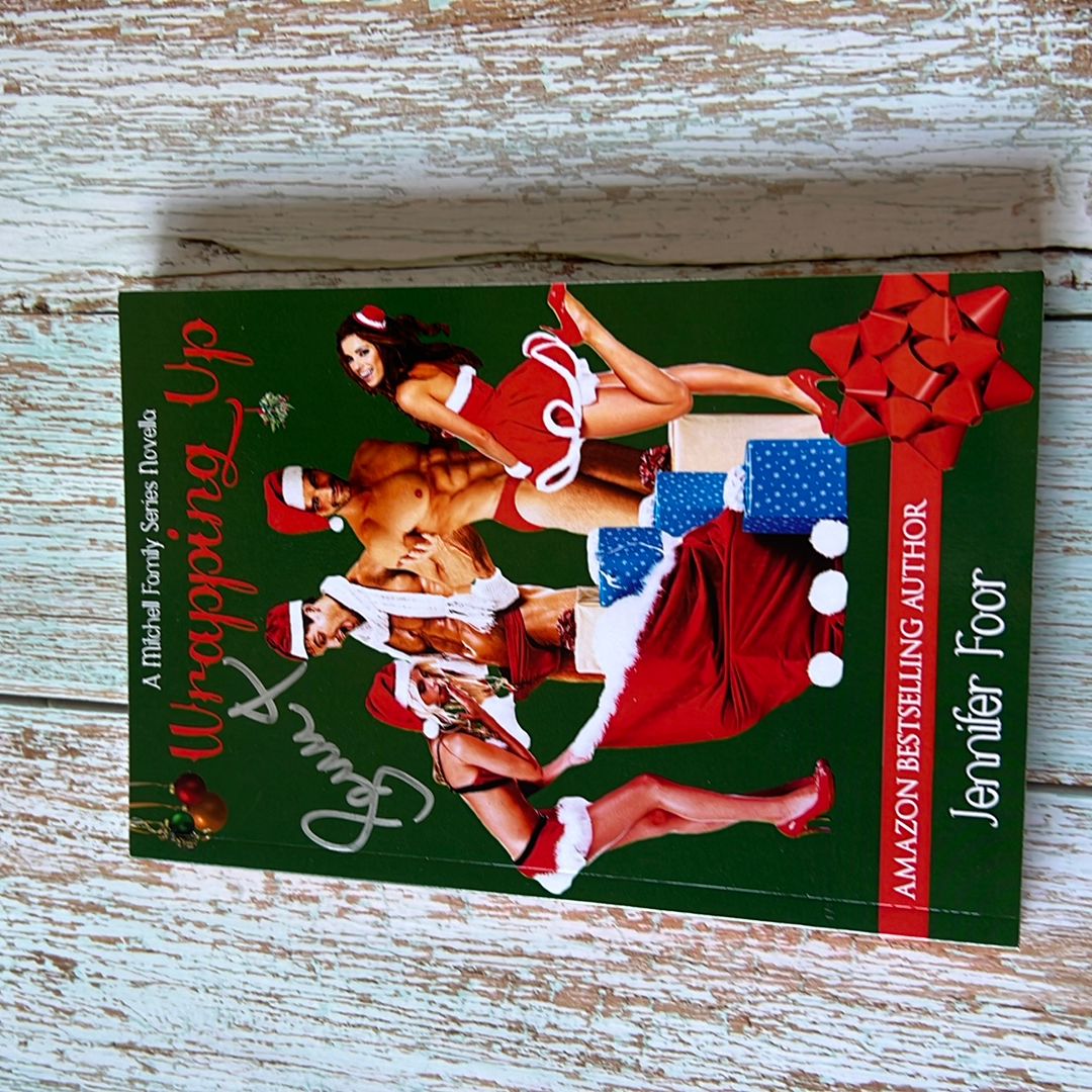 Wrapping up (a Mitchell Family Novella) 4. 5