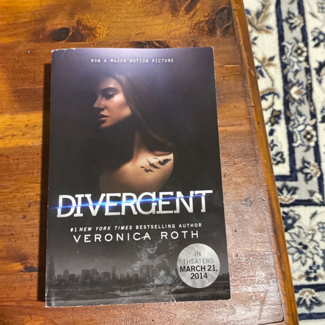 Divergent Movie Tie-In Edition