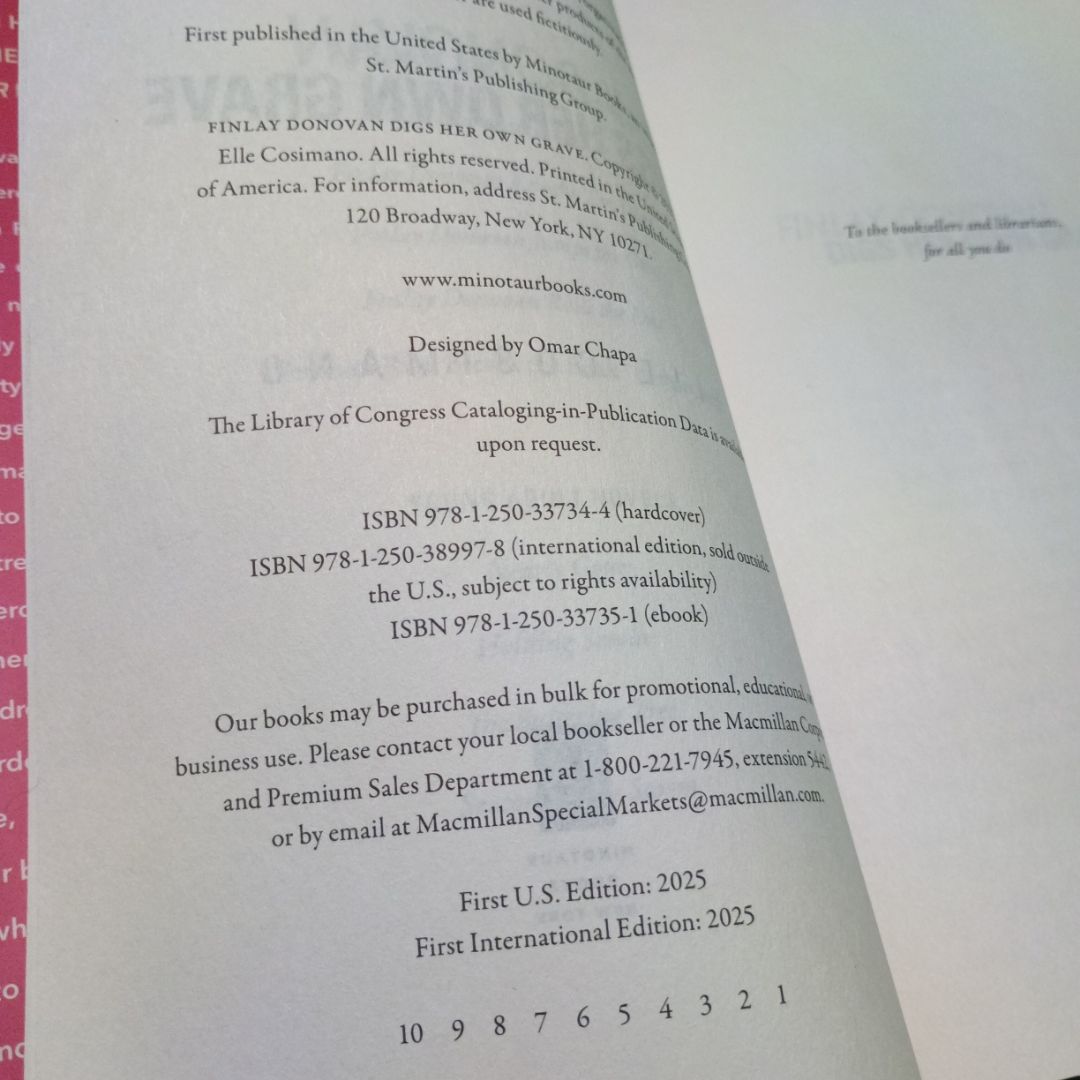Finlay Donovan Digs Her Own Grave - First Edition (Printing 1)