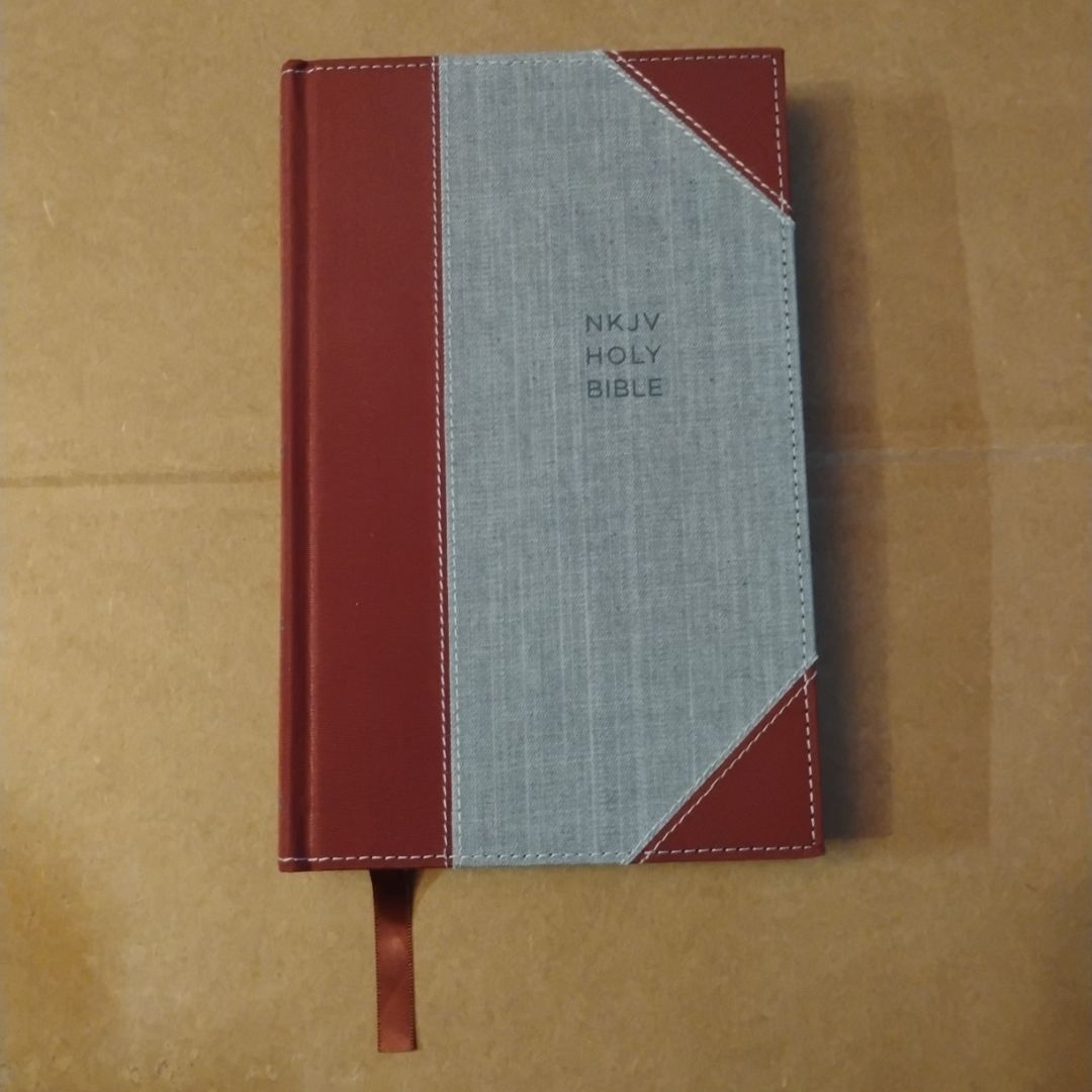 The Holy Bible-   Old And New Testament   NKJV Thomas Nelson 2018 Red Letter