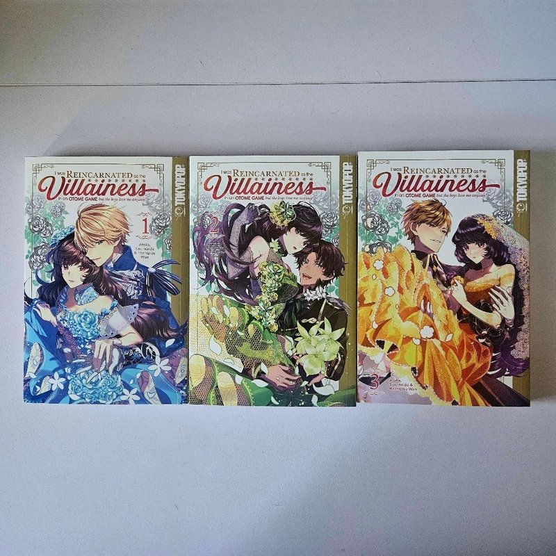 I Was Reincarnated As the Villainess in an Otome Game but the Boys Love Me Anyway!, Volume 1-3