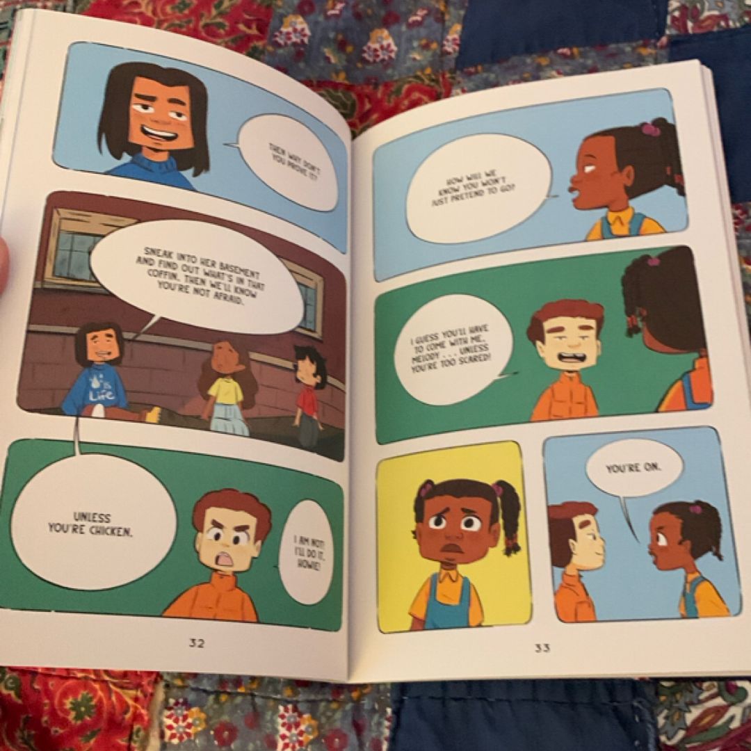 Vampires Don't Wear Polka Dots (the Adventures of the Bailey School Kids Graphic Novel #1)