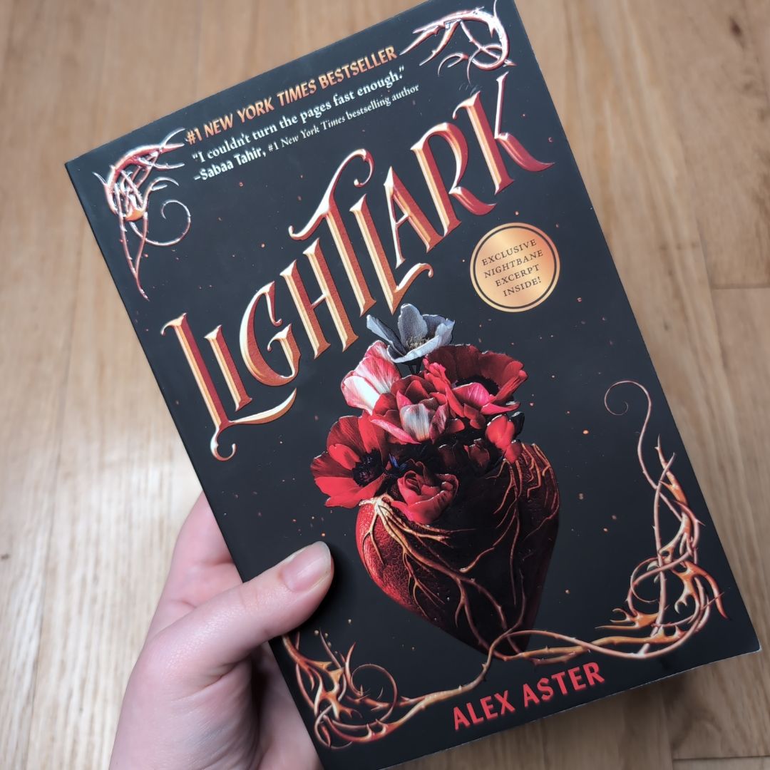 Lightlark (the Lightlark Saga Book 1)