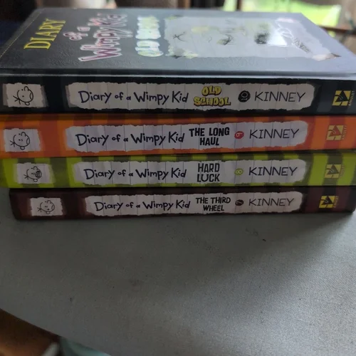Diary of a Wimpy Kid Box Set Plus Sticker Sheet : Diary of a Wimpy Kid: A Novel in Cartoons, Rodrick Rules, The Last Straw, Dog Days, The Ugly Truth, Cabin Fever, and The Third Wheel