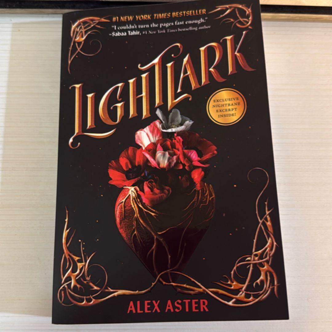 Lightlark (the Lightlark Saga Book 1)