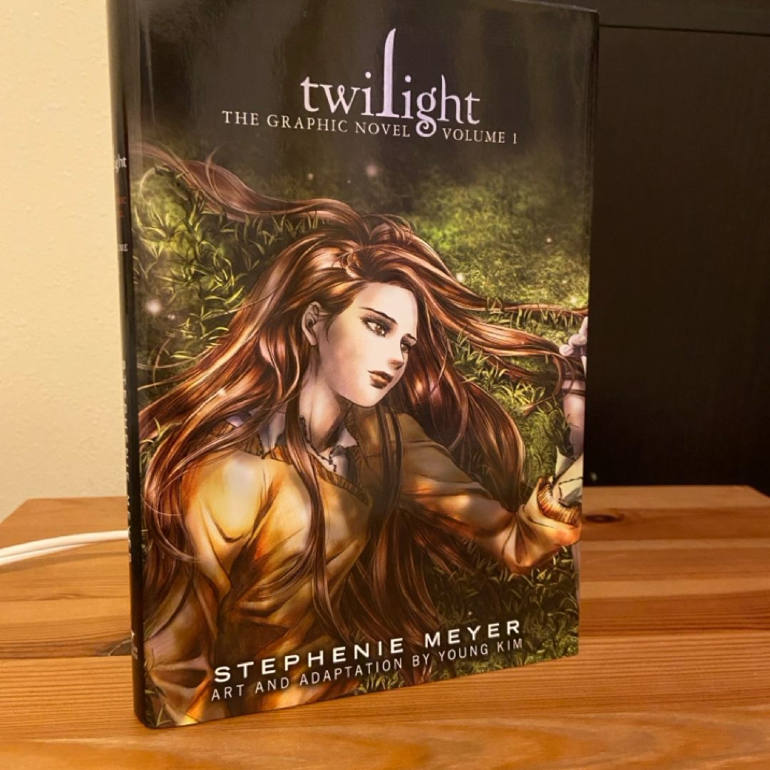 Twilight: the Graphic Novel, Vol. 1
