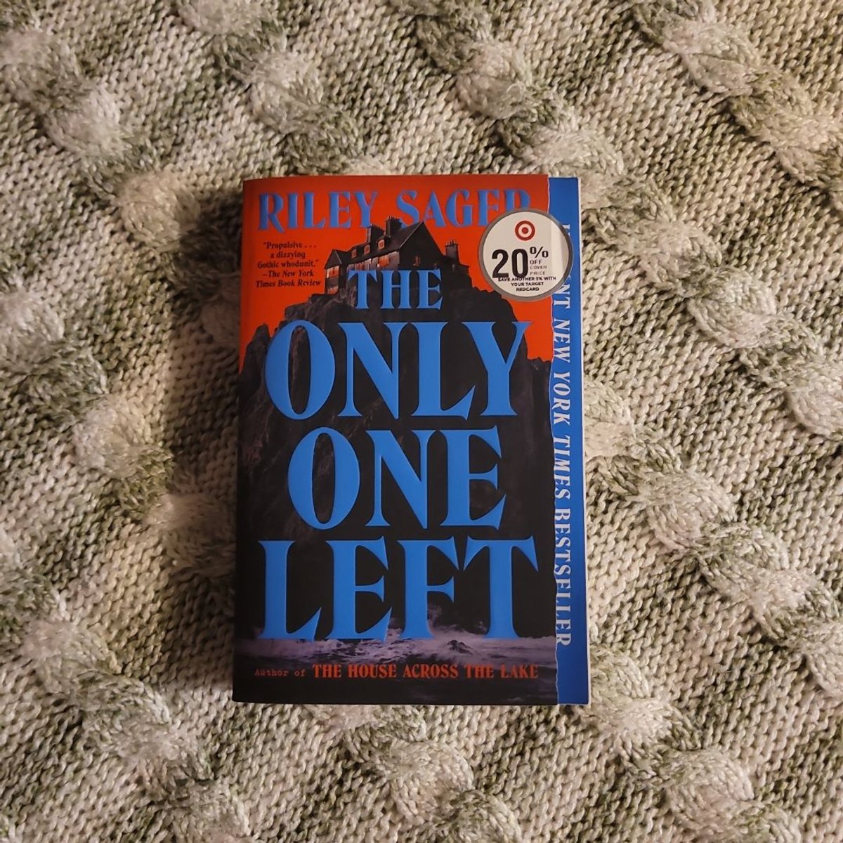 The Only One Left by Riley Sager, Paperback | Pangobooks