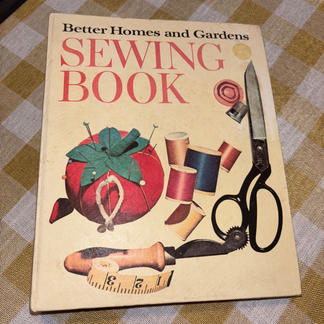 Better Homes & Gardens Sewing Book