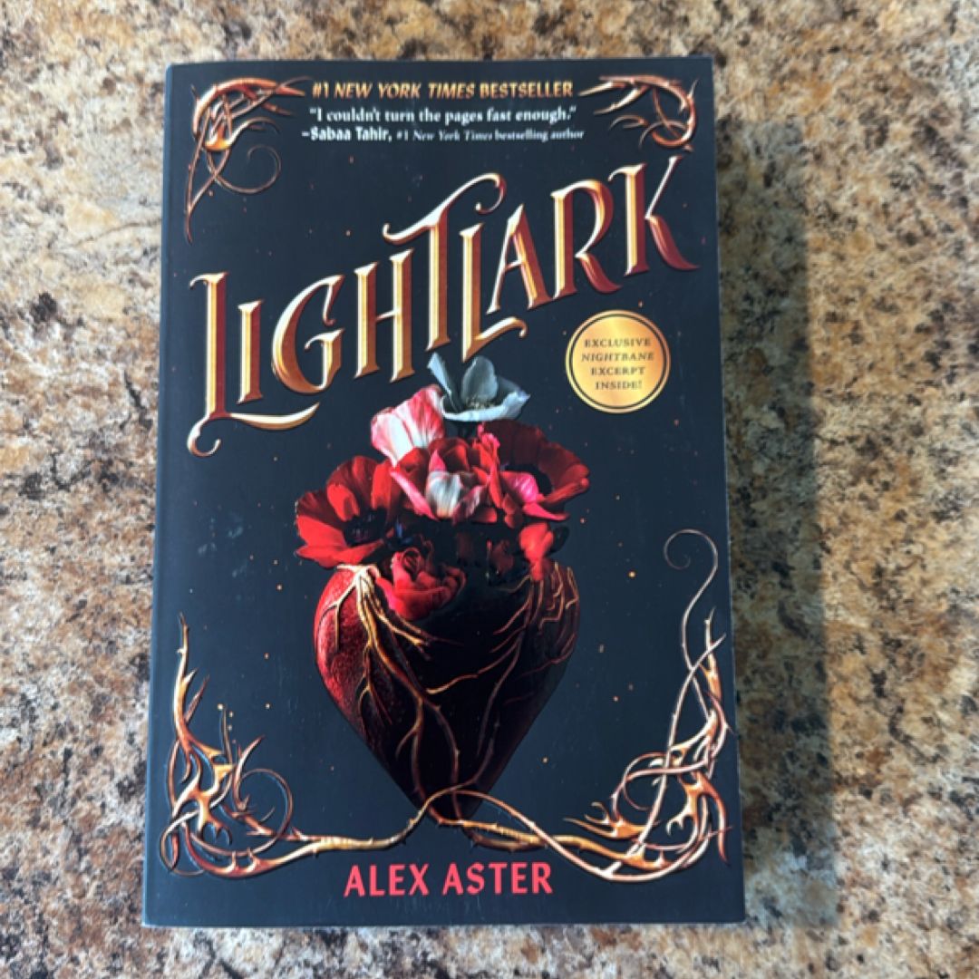 Lightlark (the Lightlark Saga Book 1)