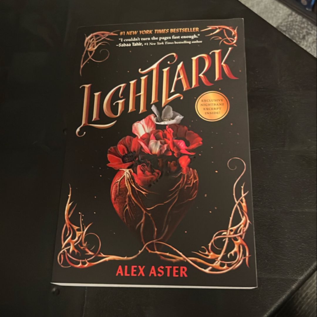 Lightlark (the Lightlark Saga Book 1)