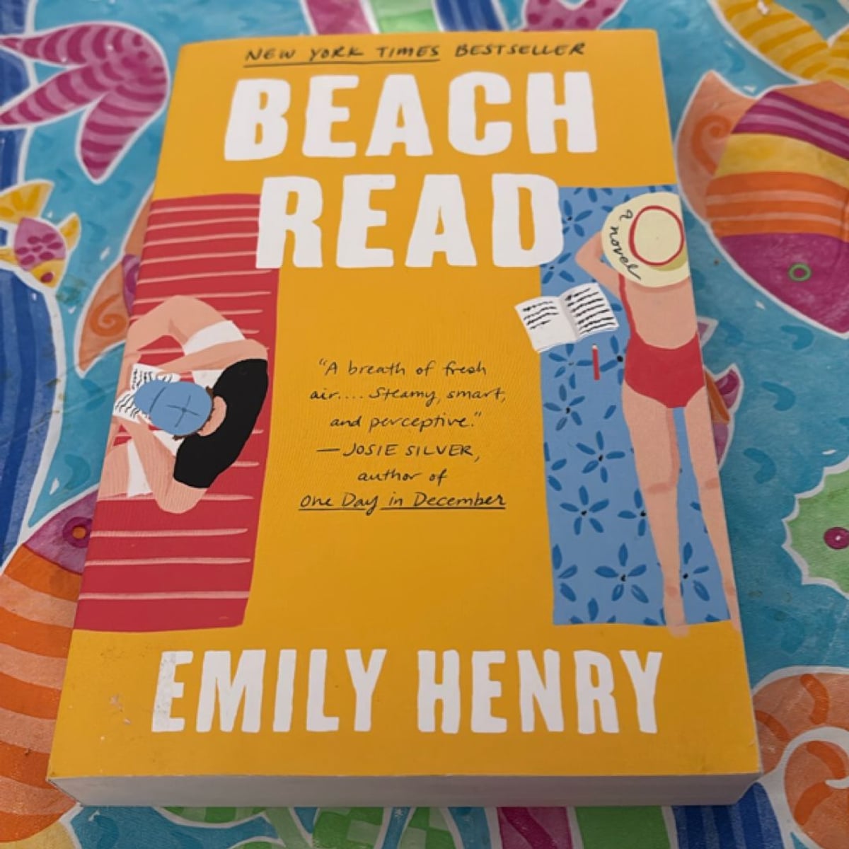 Beach Read by Emily Henry, Paperback | Pangobooks