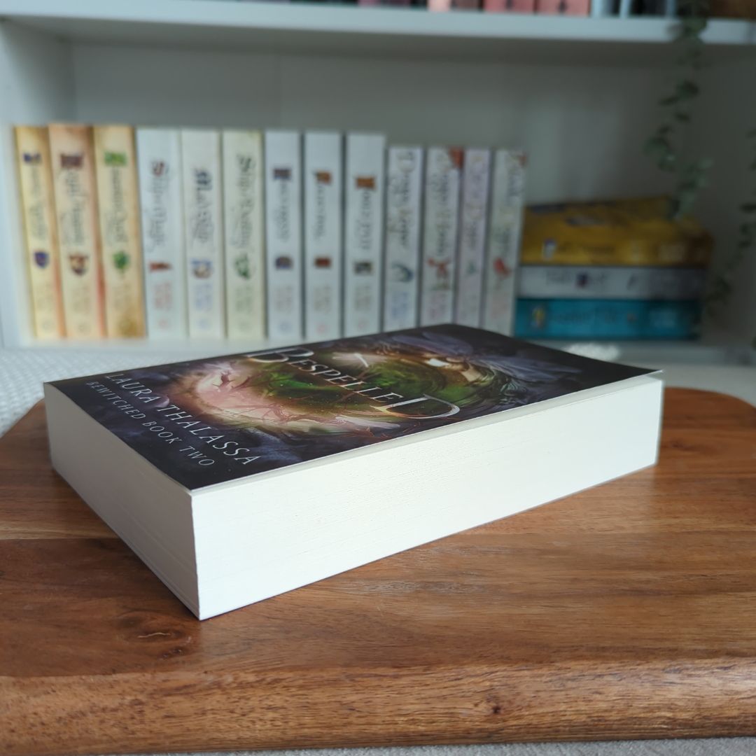 Bespelled by Laura Thalassa, Paperback | Pangobooks