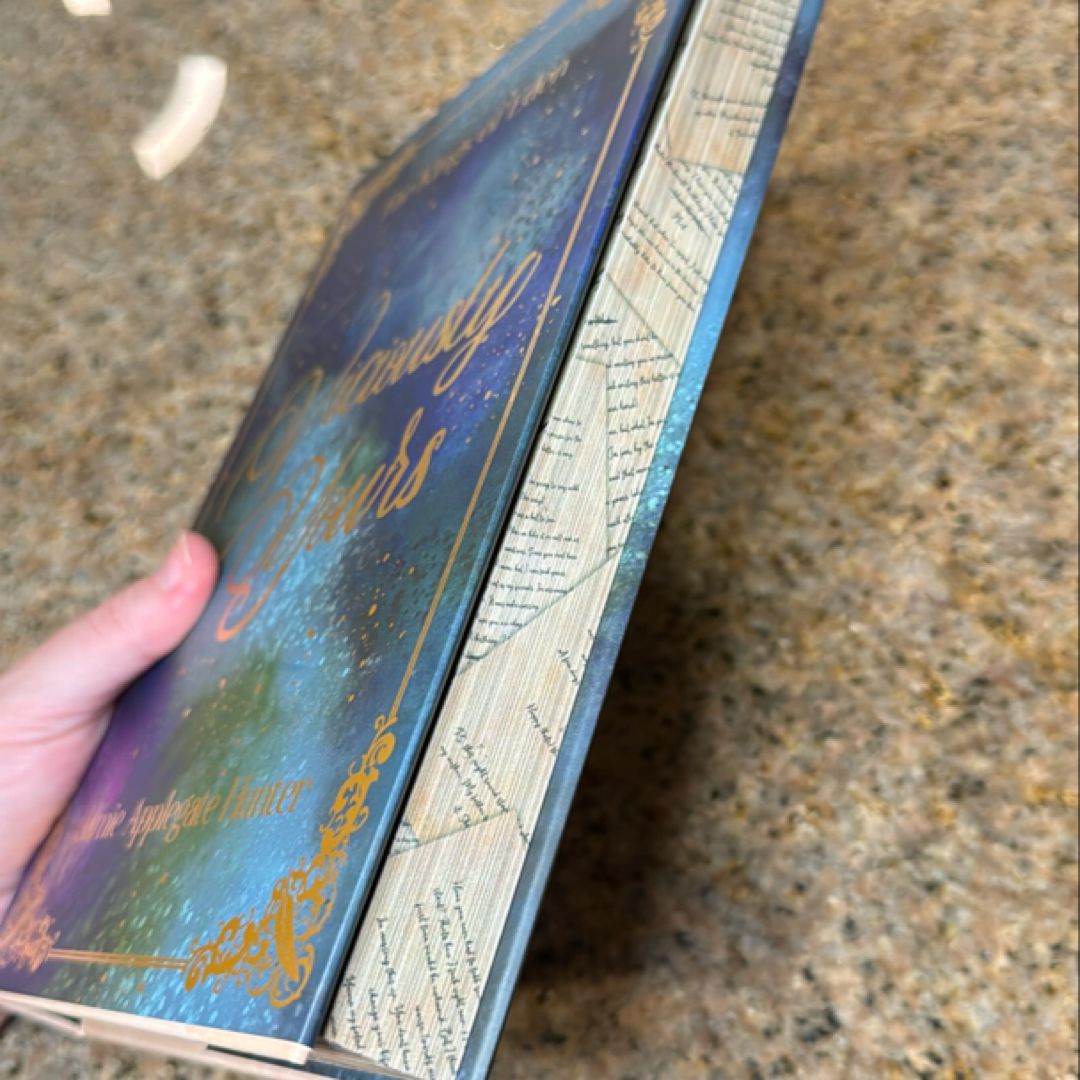 Viciously Yours, Signed by Jamie Applegate Hunter, Hardcover | Pangobooks