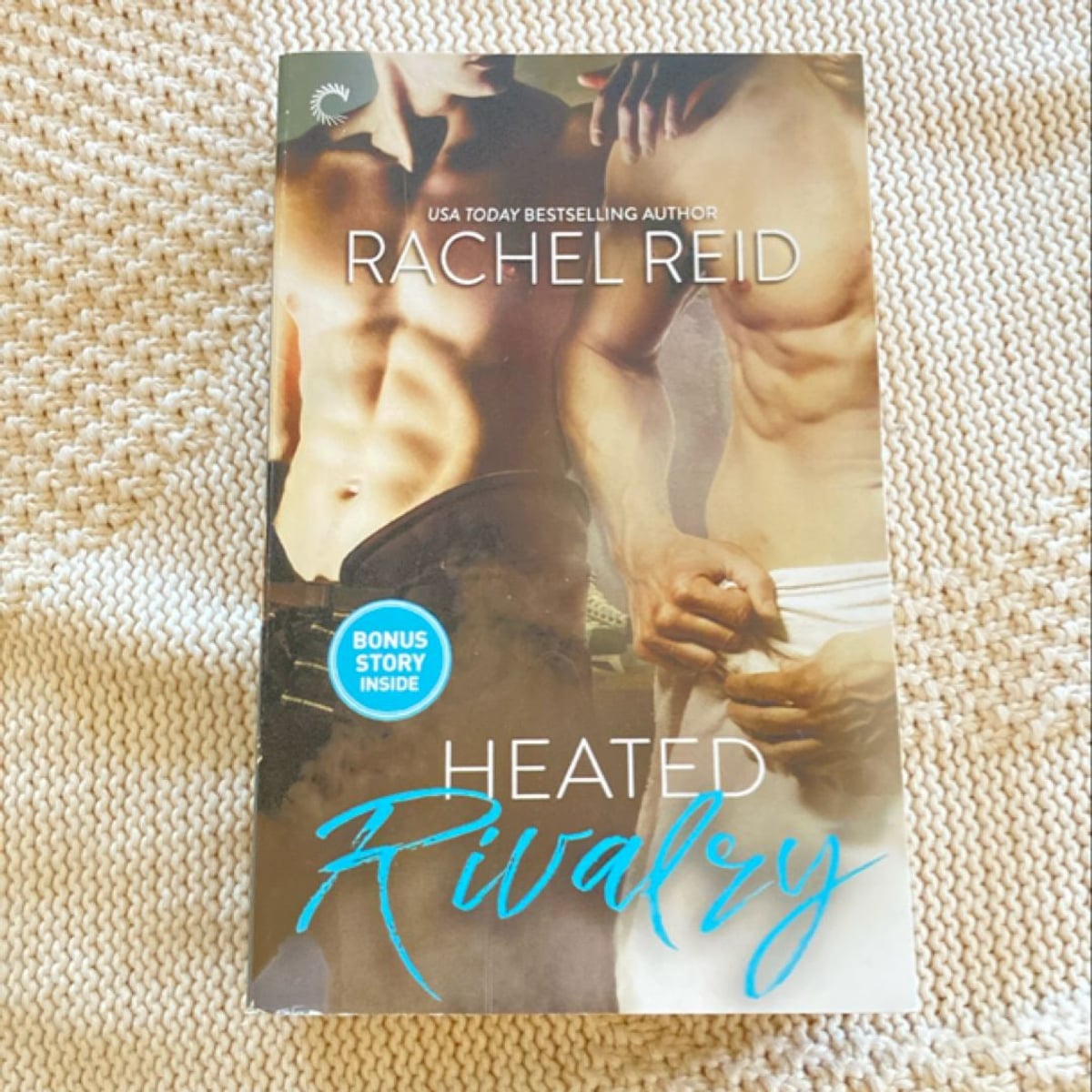 Heated Rivalry (Signed bookplate) by Rachel Reid, Paperback | Pangobooks
