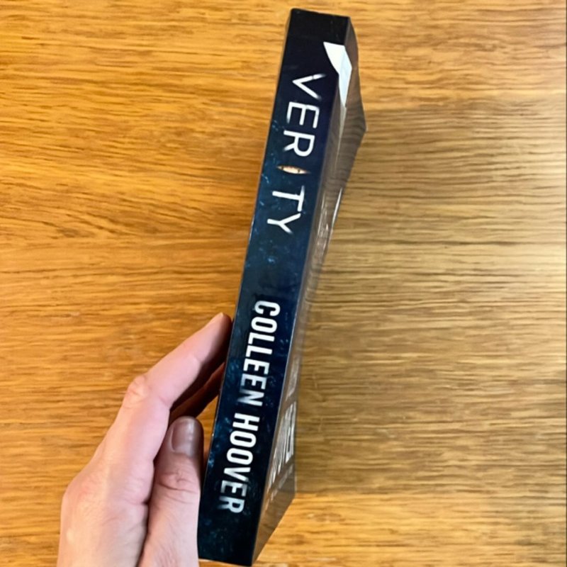 Verity Exclusive Bookworm Box Edition - signed by Colleen Hoover ...