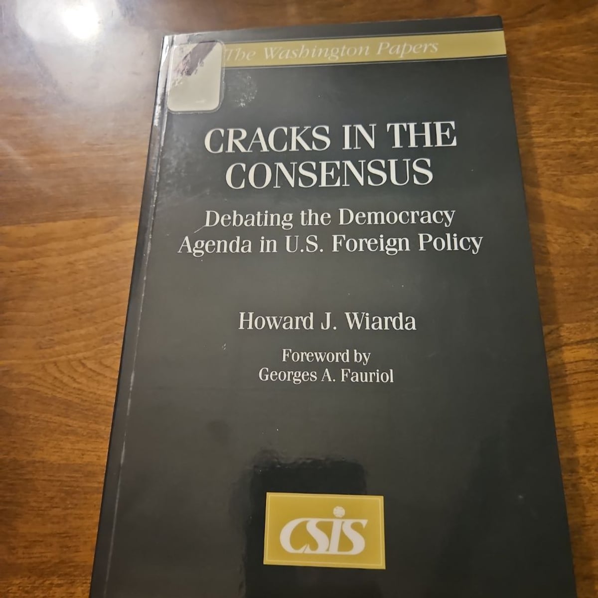 Cracks in the Consensus by Howard J. Wiarda, Paperback | Pangobooks