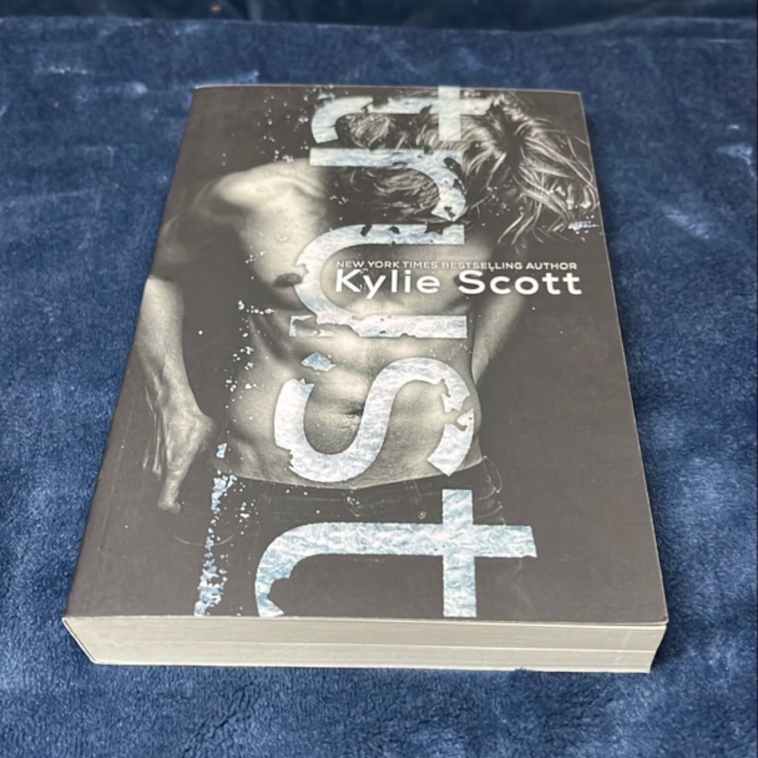 Sale image for 0687a3f8-5f6d-4f27-bcb6-fd1f600d50ef-q729GPon65Yh8PYYxizU7J7NStF3