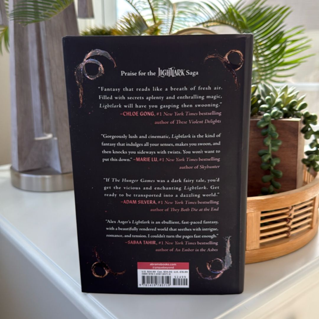 Crowntide (the Lightlark Saga Book 4)