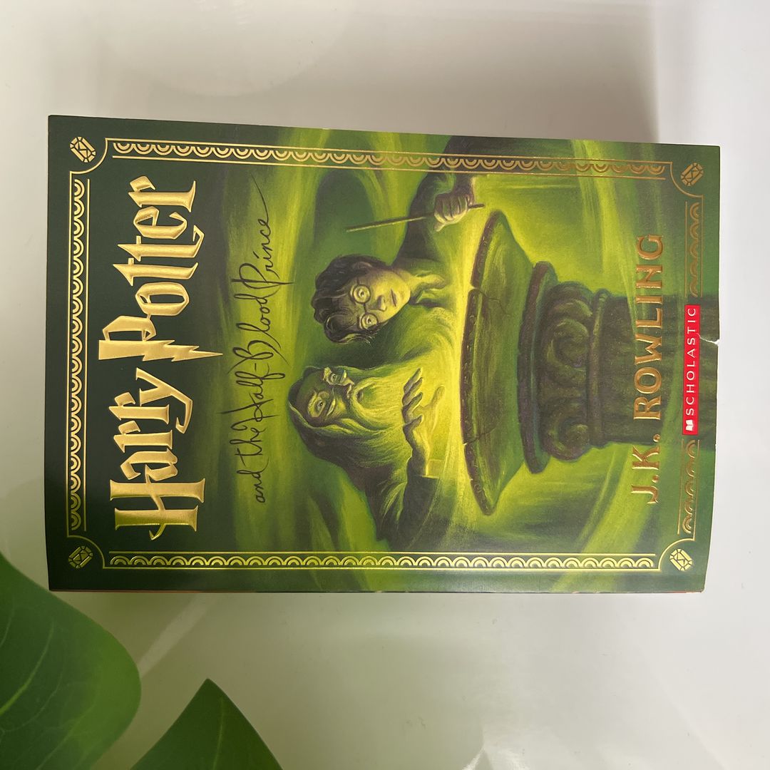 Harry Potter and the Half-Blood Prince (Harry Potter, Book 6)