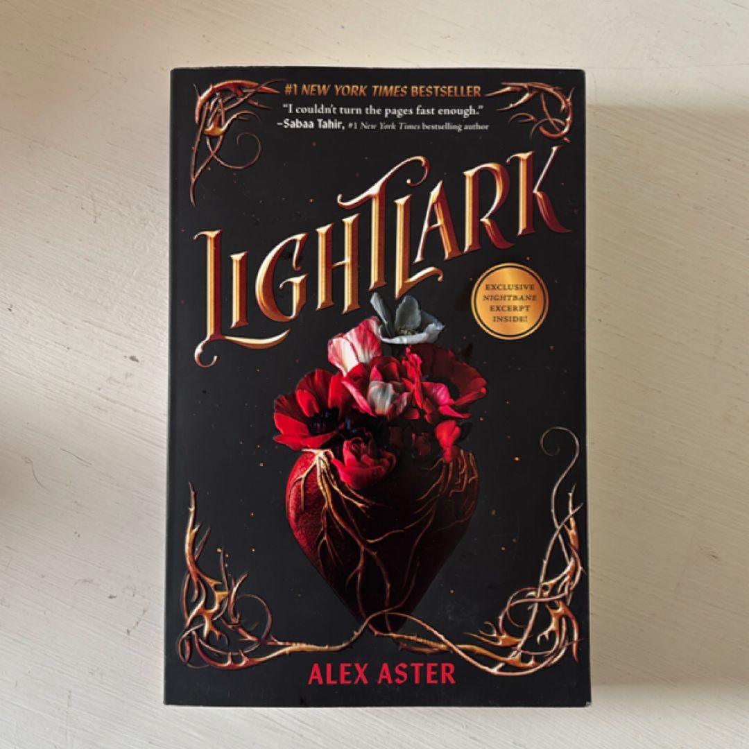 Lightlark (the Lightlark Saga Book 1)