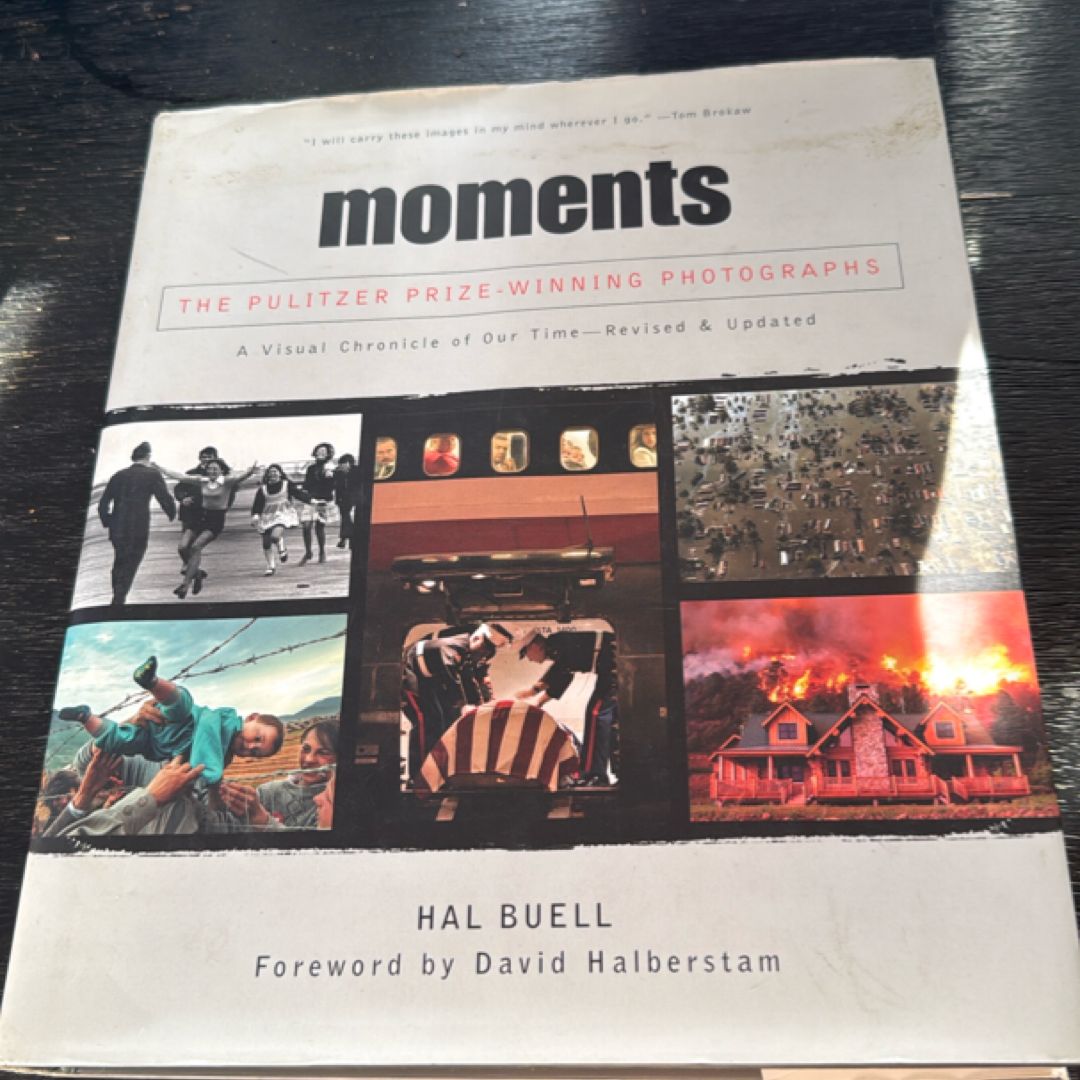 Moments - the Pulitzer Prize Winning Photographs 2006
