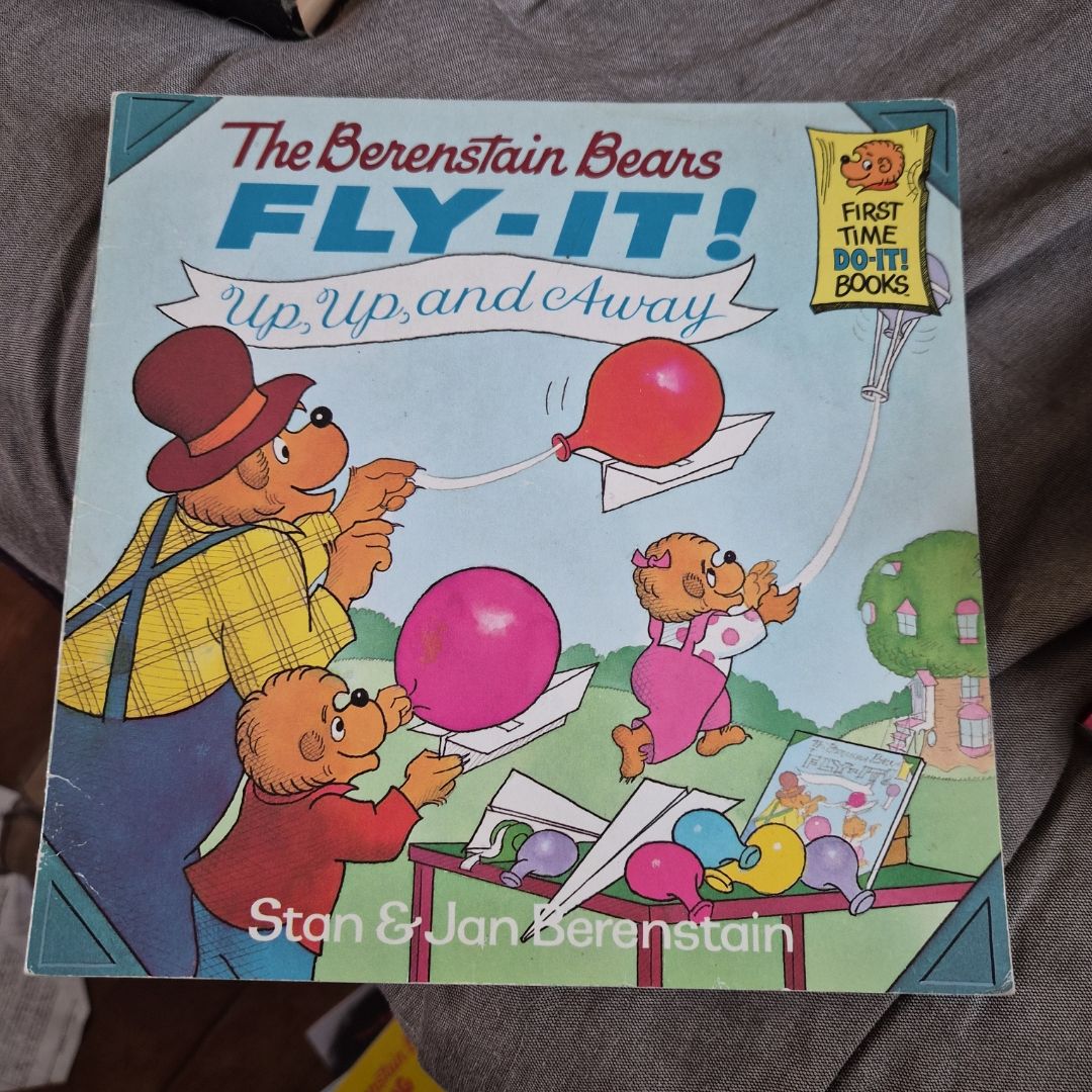 The Berenstain Bears Fly-it! Up, Up, and Away