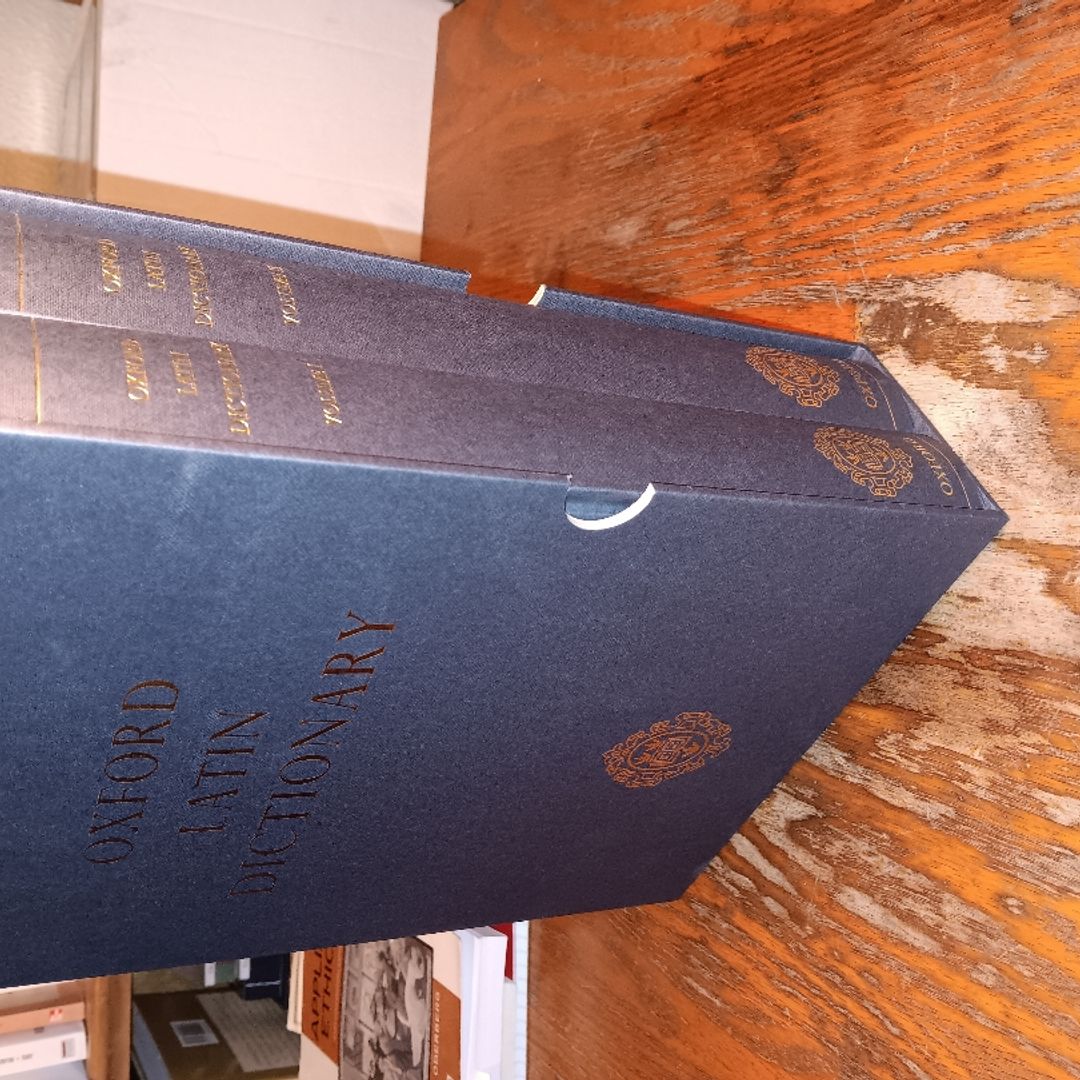 Oxford Latin Dictionary in 2 volume set in slip box 2016 by Oxford