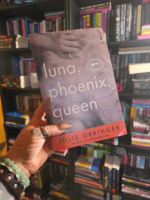 Luna, Phoenix, Queen