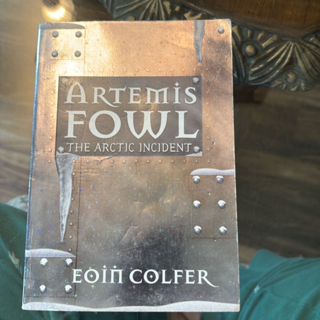The Arctic Incident (Artemis Fowl, Book 2)