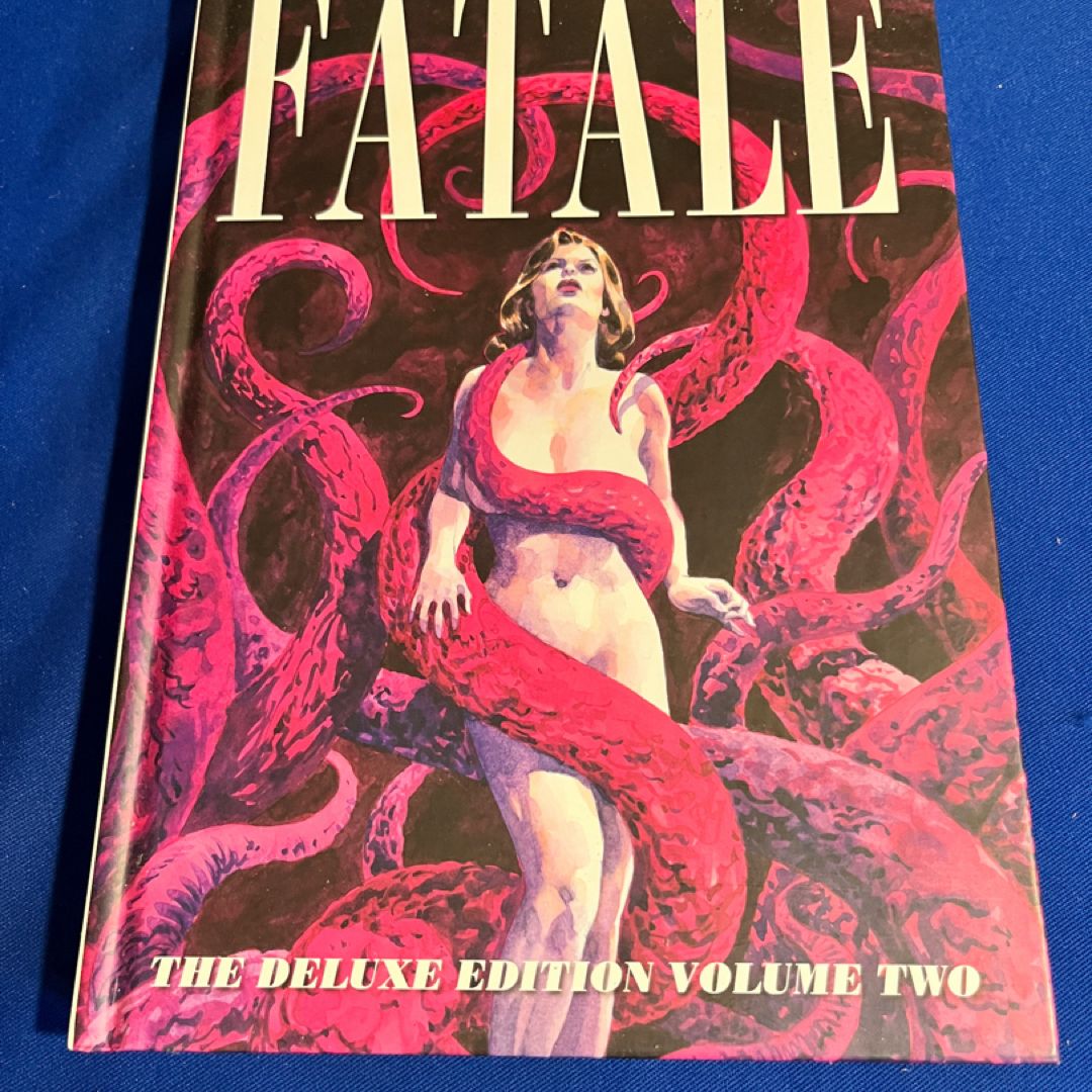 Fatale Deluxe Edition Volume 2
