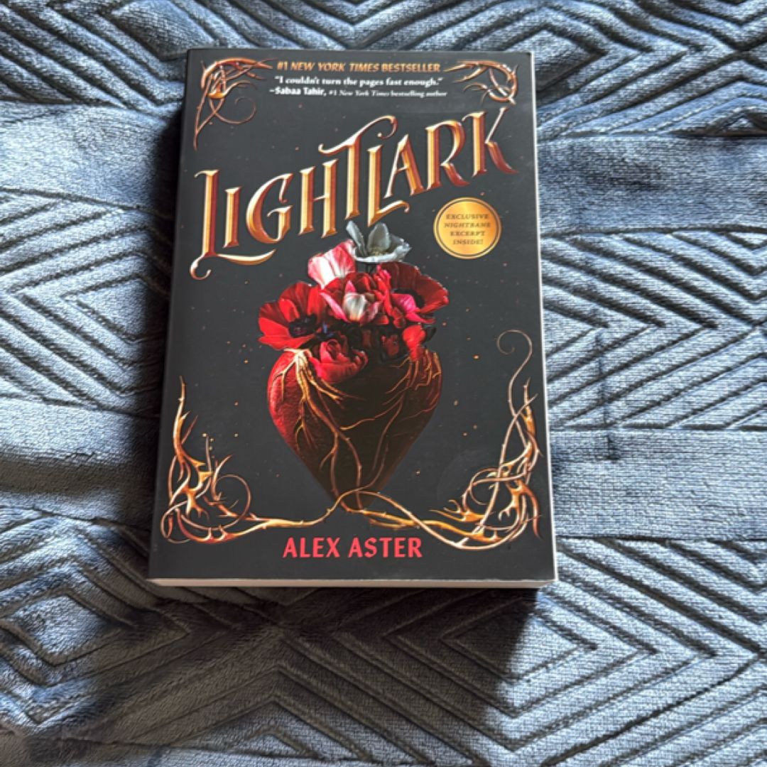 Lightlark (the Lightlark Saga Book 1)