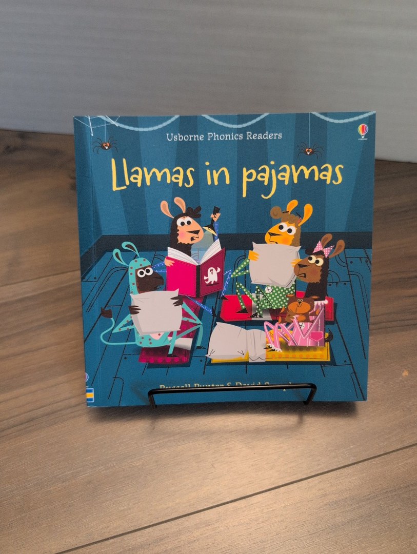 Usborne Phonics readers- Llamas in pajamas