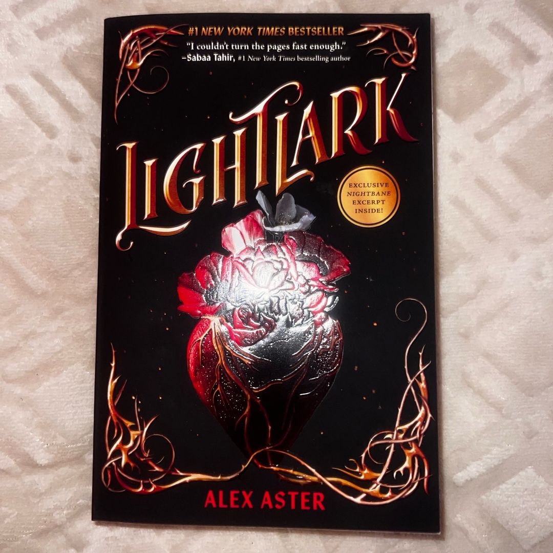 Lightlark (the Lightlark Saga Book 1)