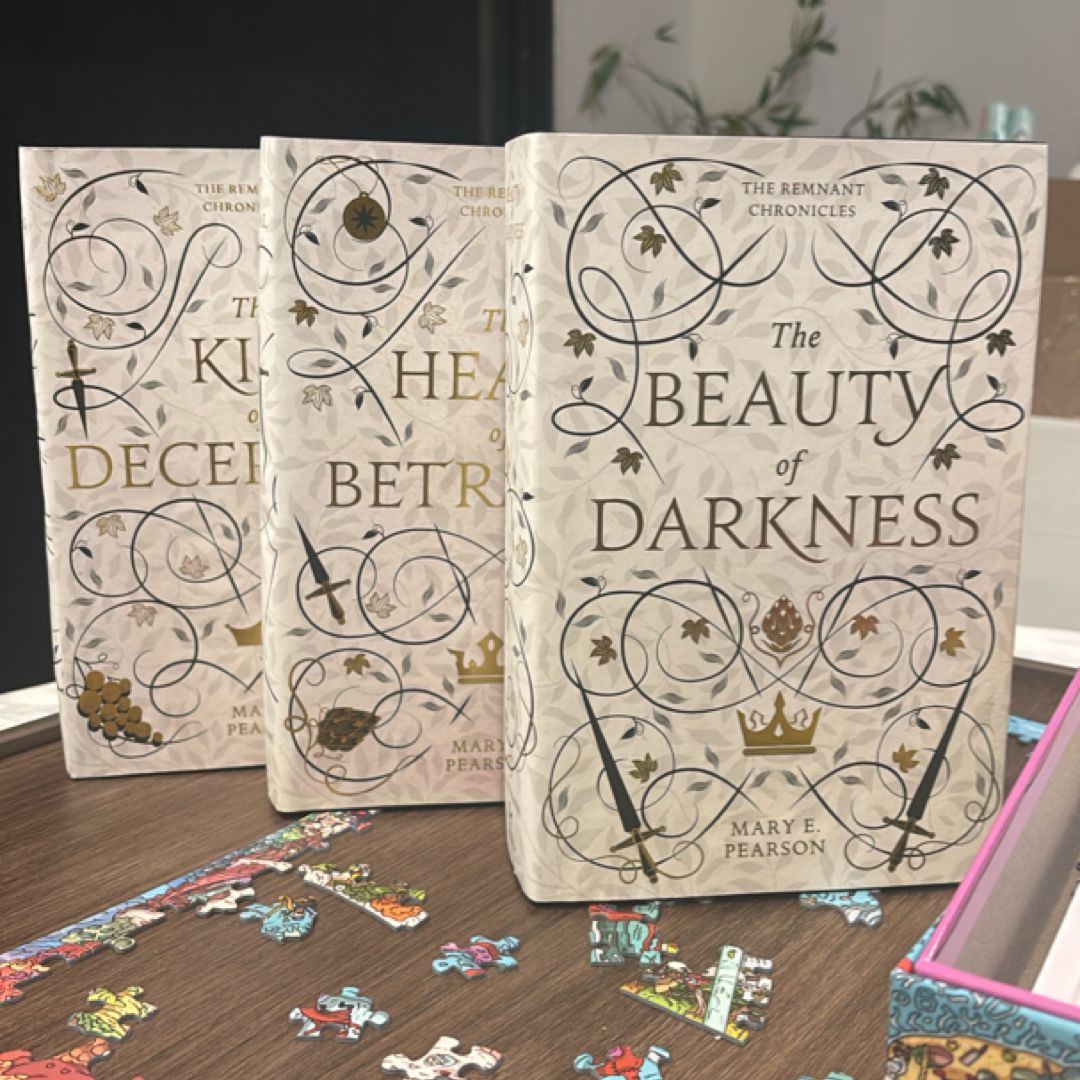 The Remnant Chronicles (Fairyloot Signed Edition)