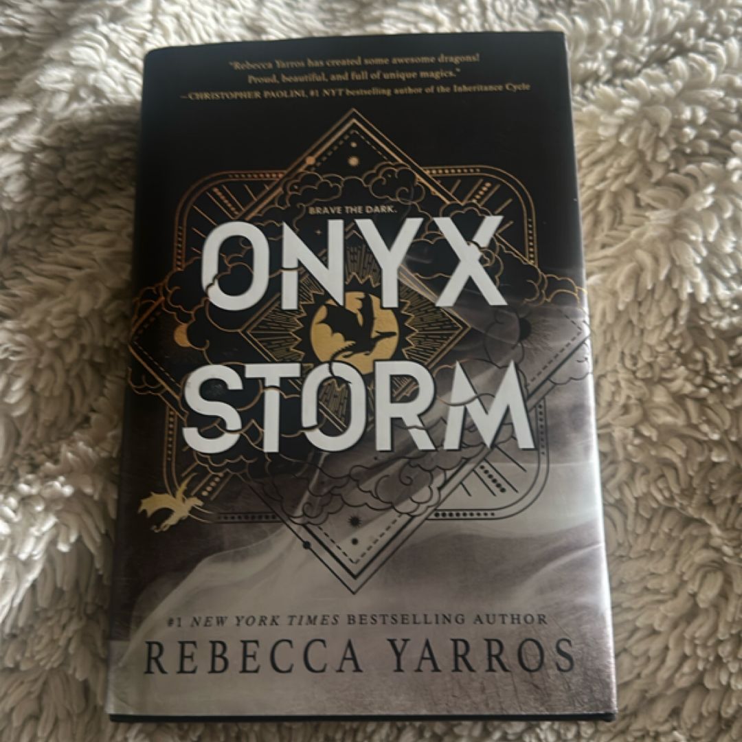 Onyx Storm (Standard Edition)